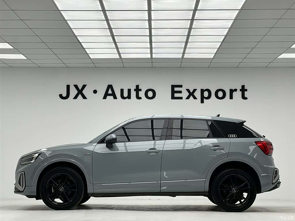Audi Q2L, 2023 8