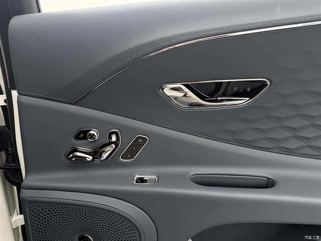 Bentley Flying Spur, 2025 41