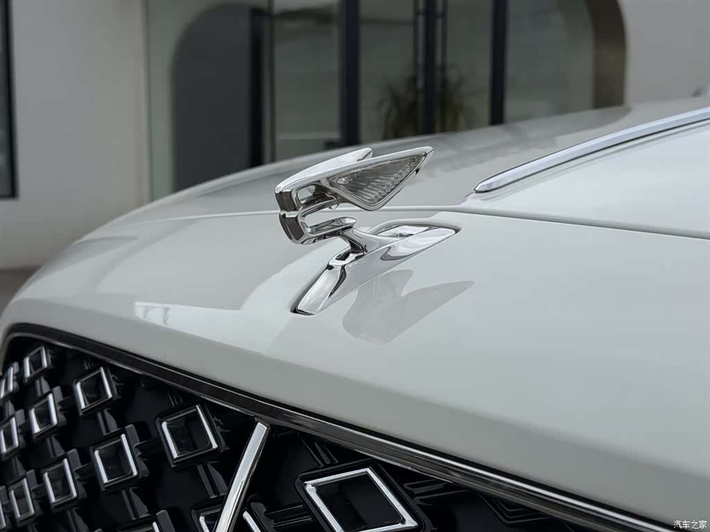 Bentley Flying Spur, 2025 11