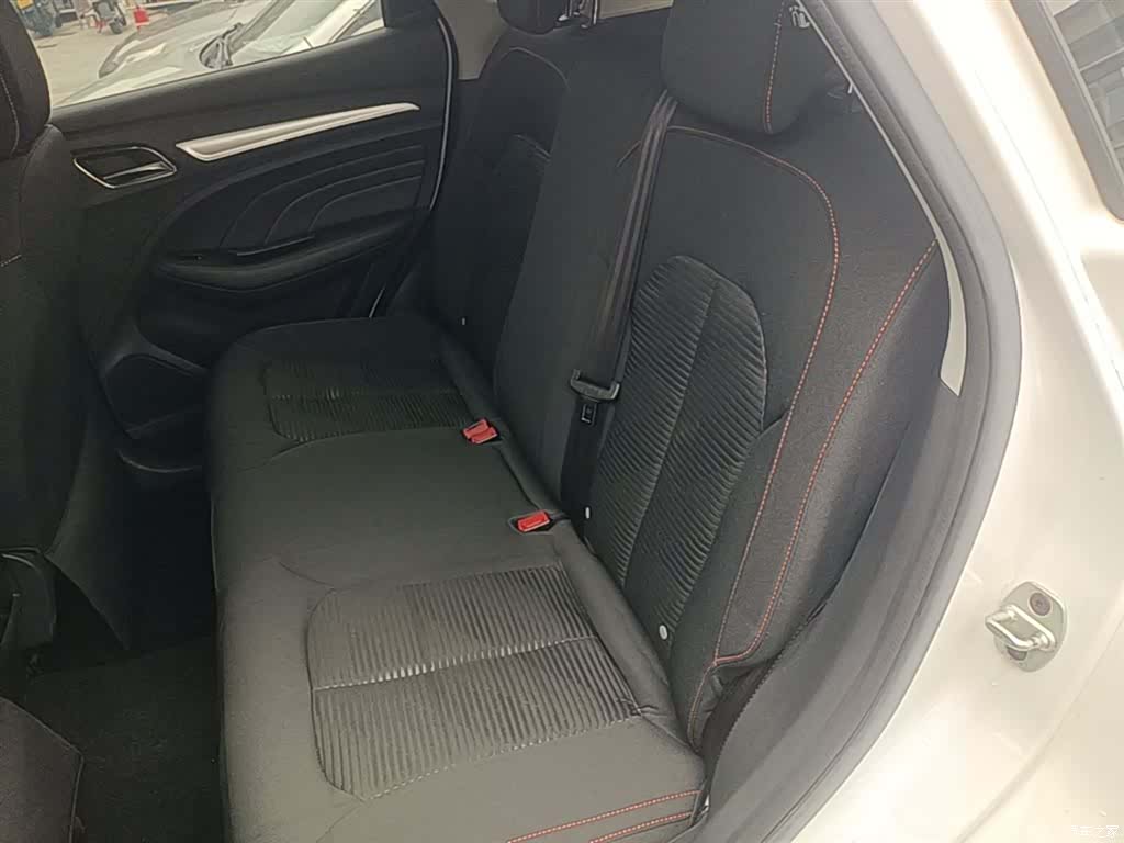 Roewe RX3, 2022 17