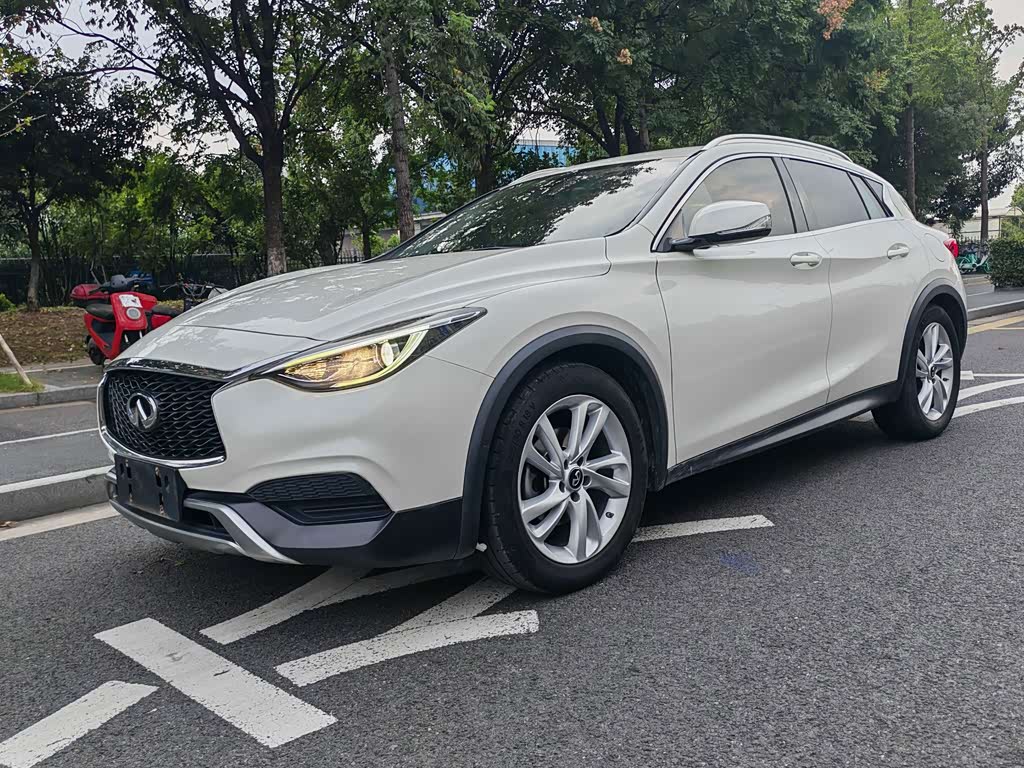 Infiniti QX30