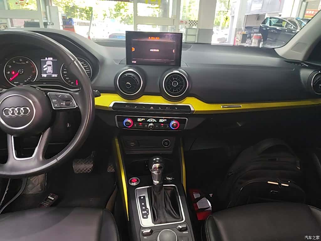 Audi Q2L, 2019 13
