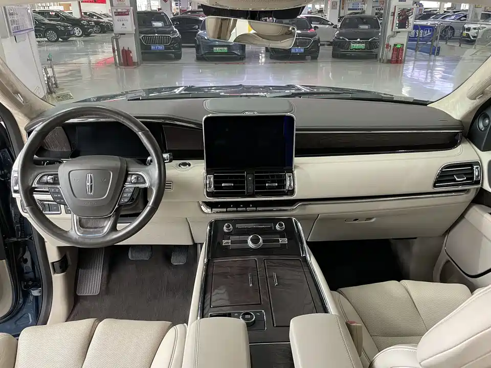 Lincoln Navigator