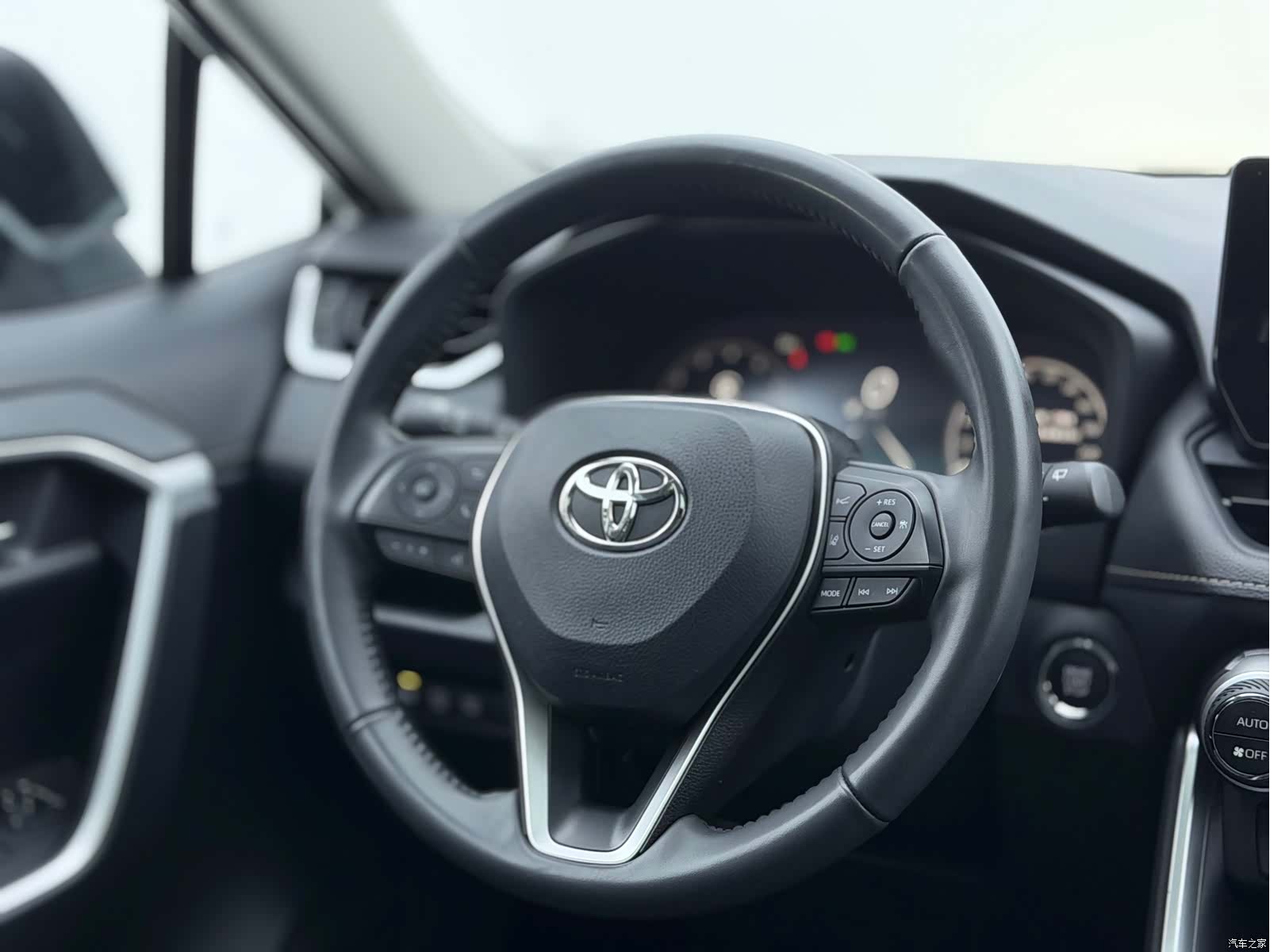 Toyota RAV4, 2024 16