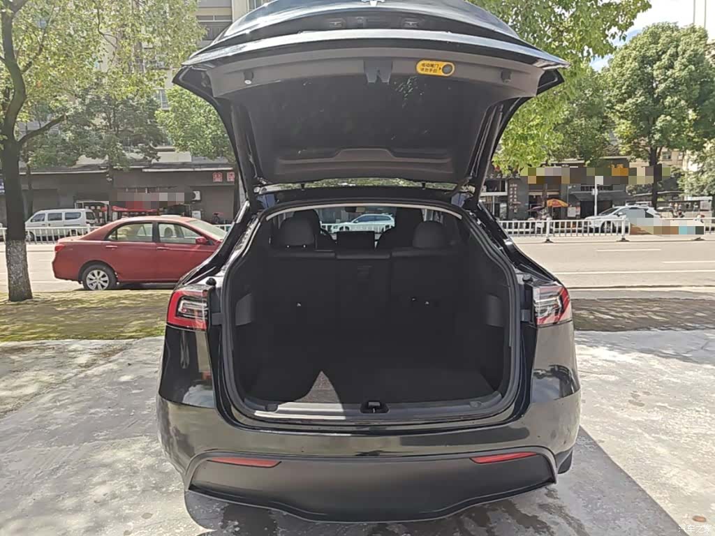 Tesla Model Y, 2022 19