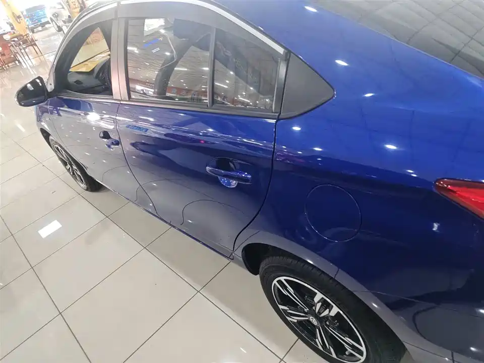Toyota YARiS L to enjoy