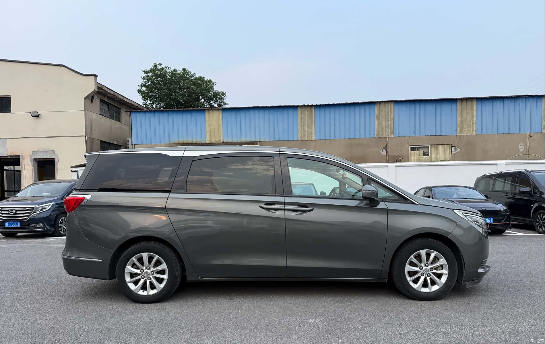 Buick GL8, 2017 14
