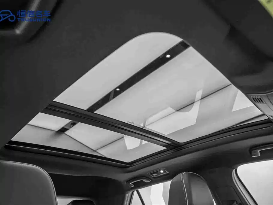 Volkswagen T-ROC exploring Songs