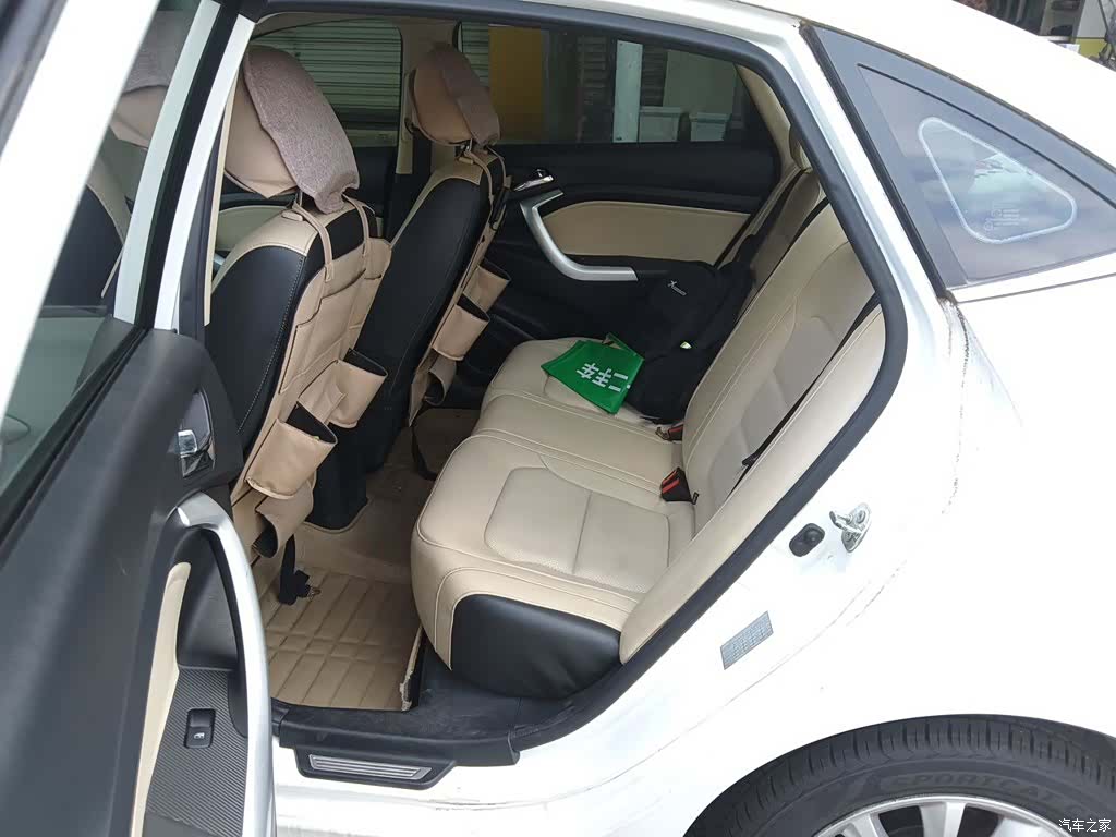Changan V7, 2015 13