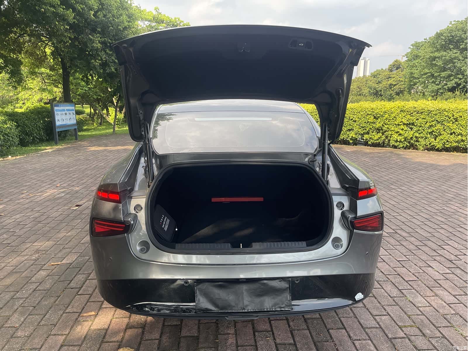Xpeng P7, 2021 8