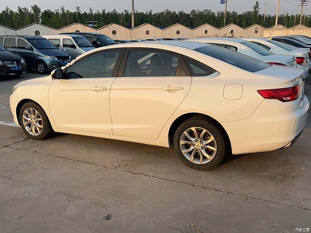 Geely Emgrand, 2016 10