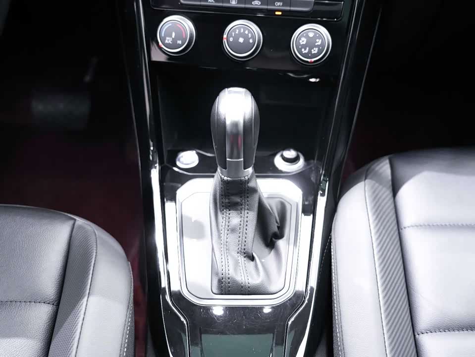 Volkswagen T-ROC exploring Songs