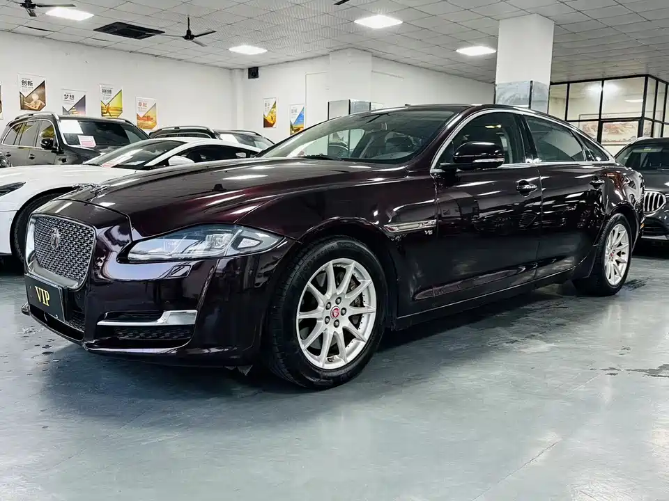 Jaguar XJ