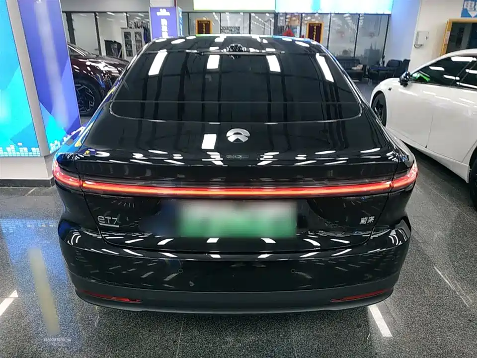NIO ET7