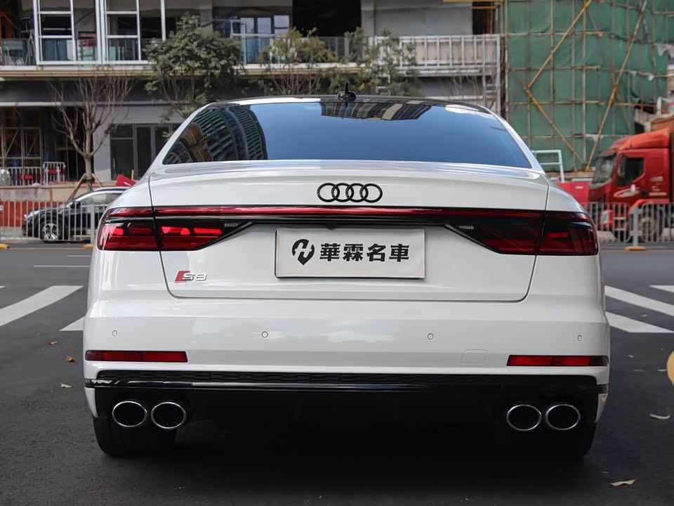 Audi S8