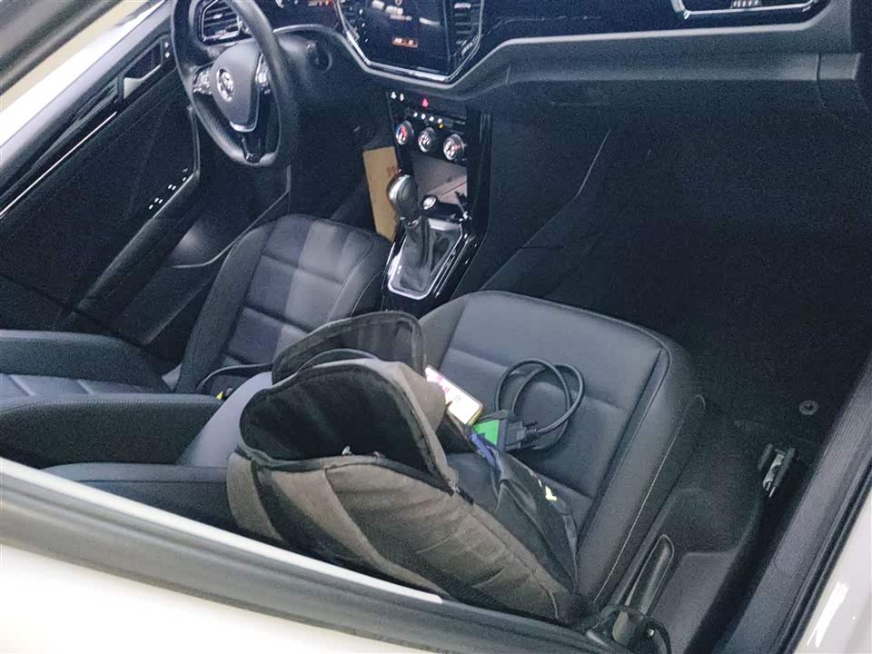 Volkswagen T-ROC exploring Songs