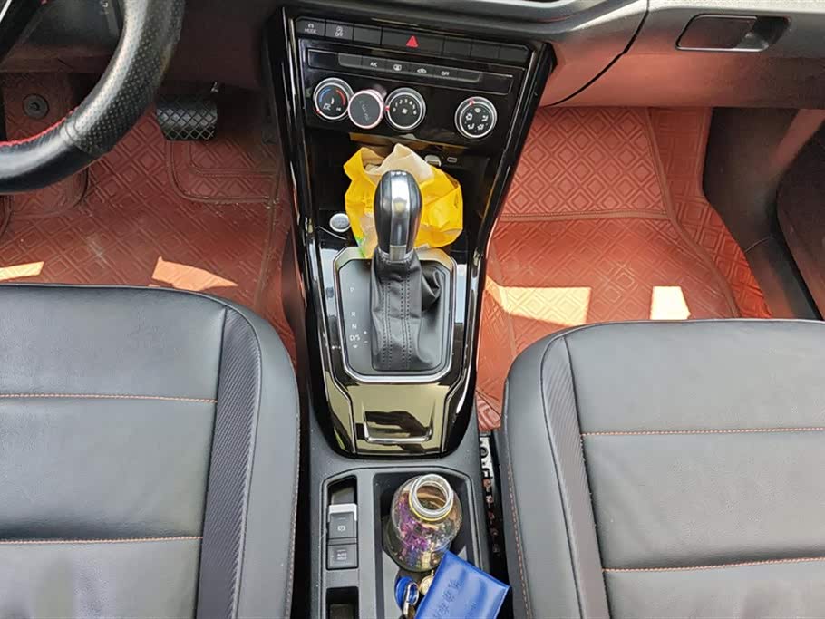 Volkswagen T-ROC exploring Songs