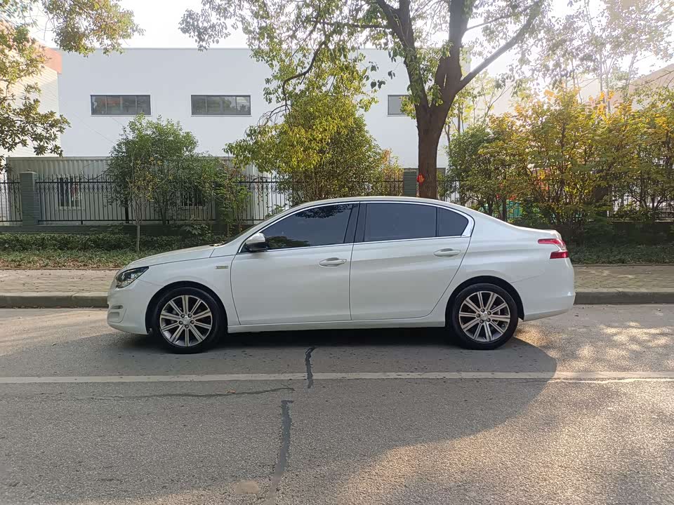 Peugeot 408