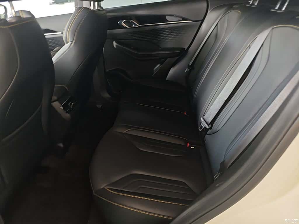 Geely Coolray, 2025 17