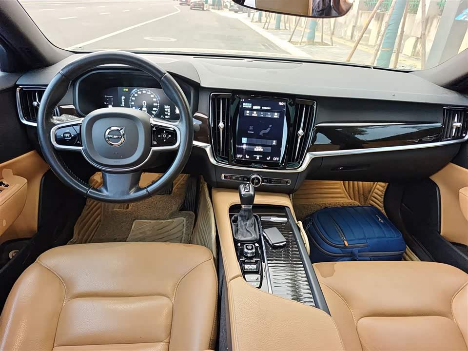 Volvo S90