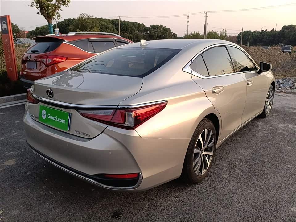 Lexus ES