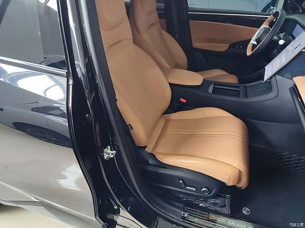 Geely Galaxy L7, 2024 25