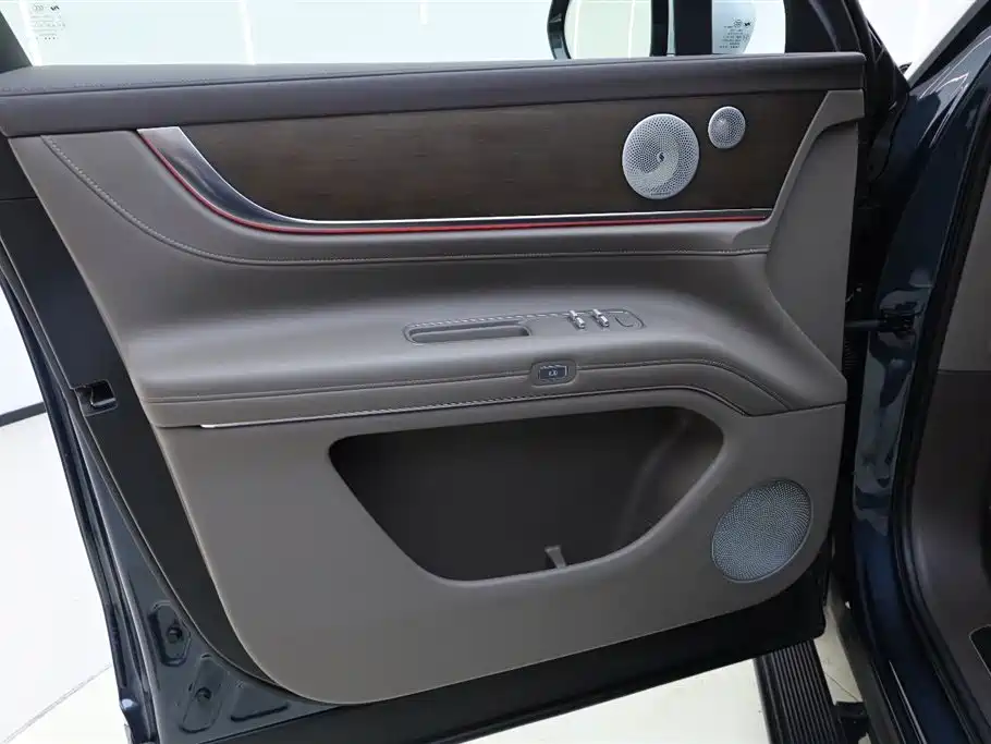 AITO Ask the world M9