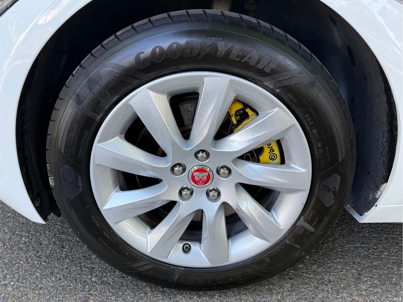 Jaguar XF, 2019 15