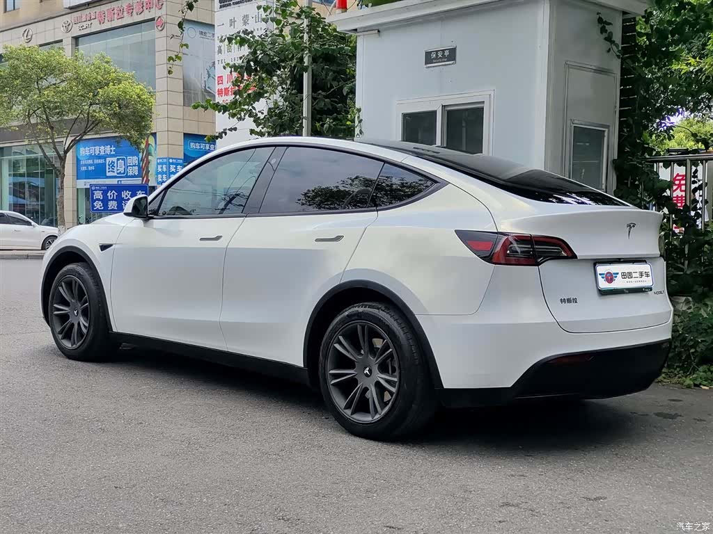 Tesla Model Y, 2024 4