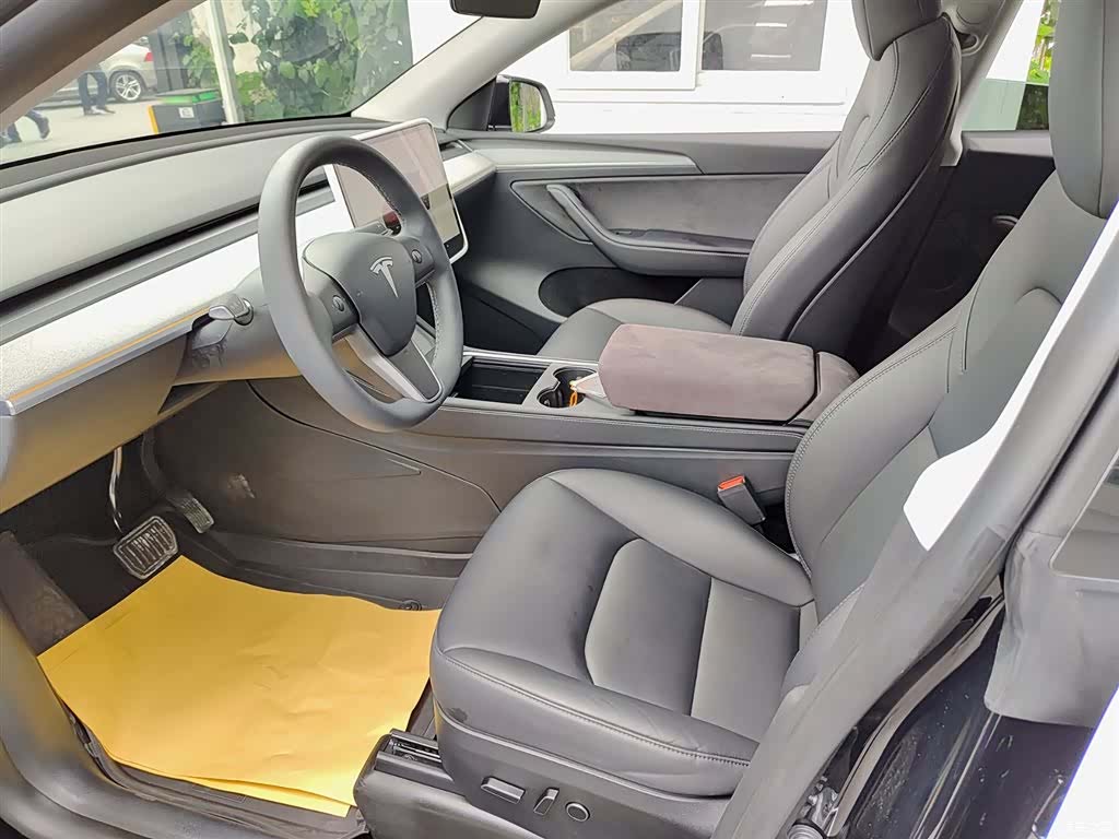 Tesla Model Y, 2024 7
