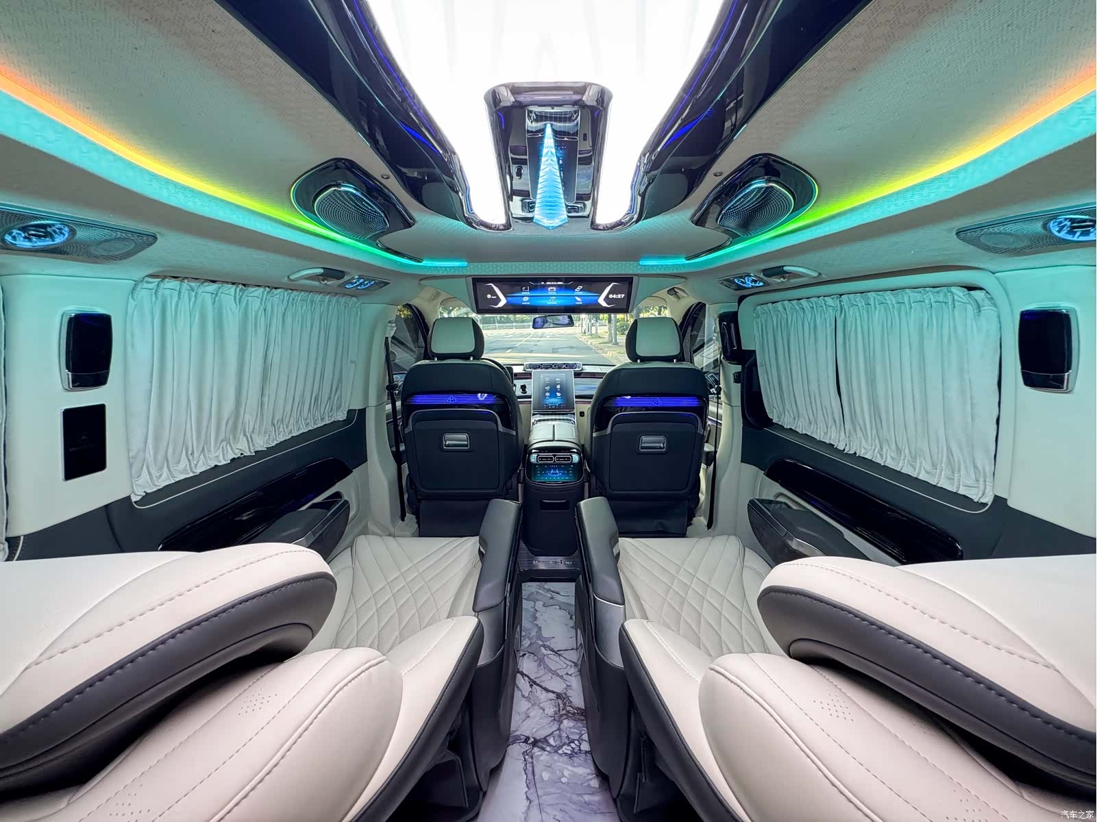Mercedes-Benz 7, 2023 14