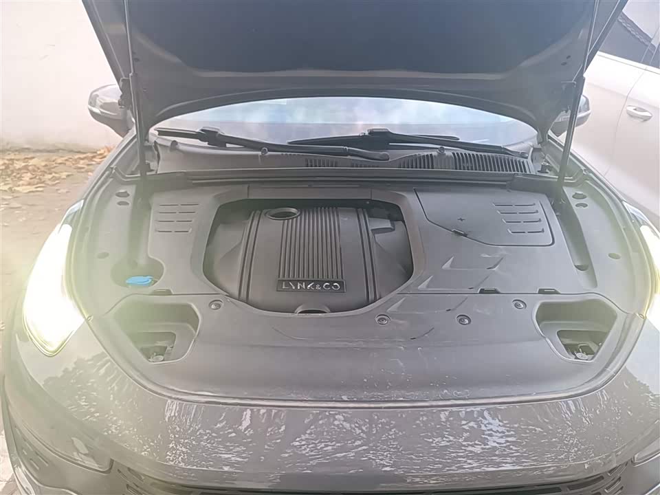Lynk & Co 02