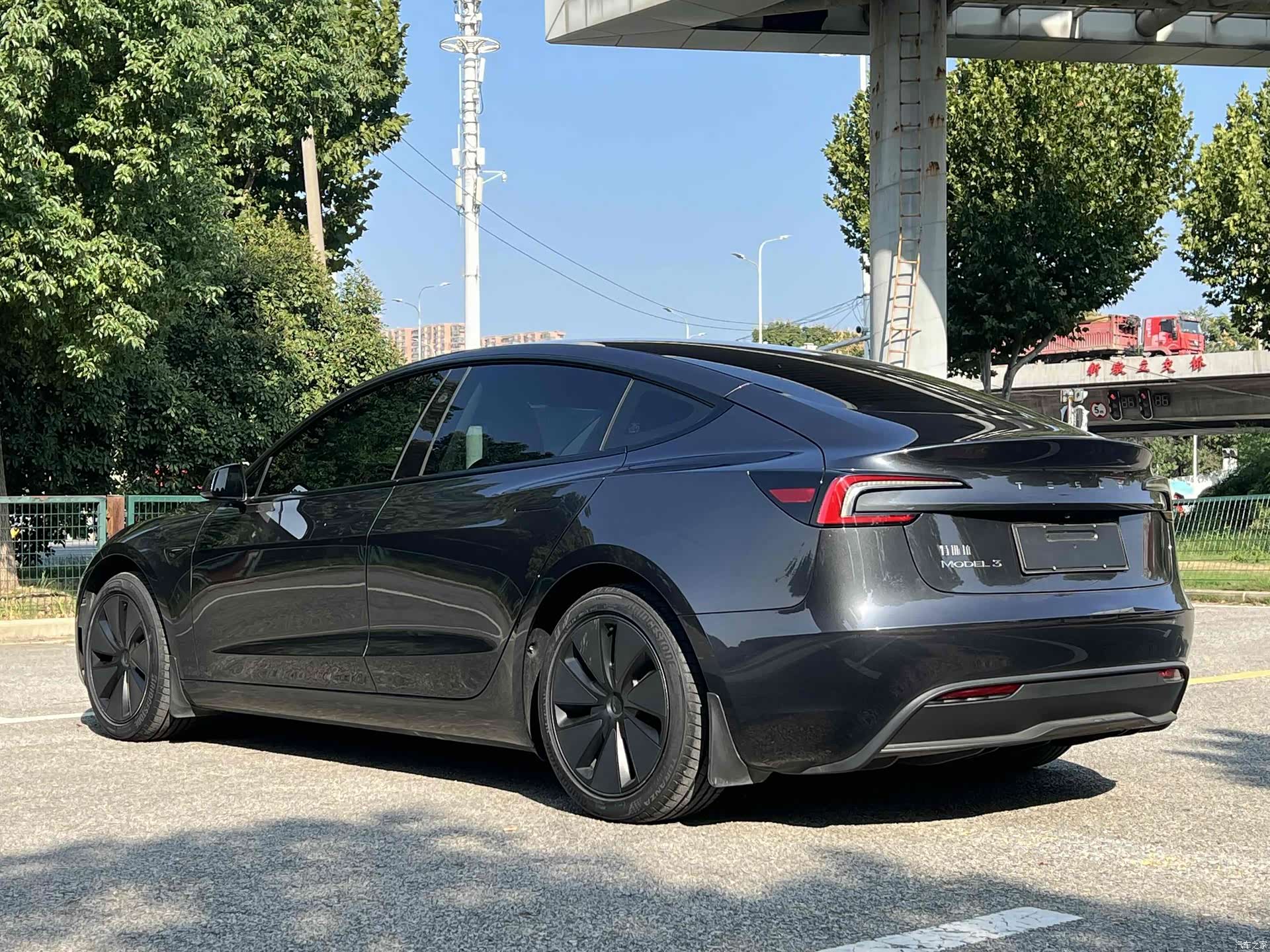 Tesla Model 3, 2025 15
