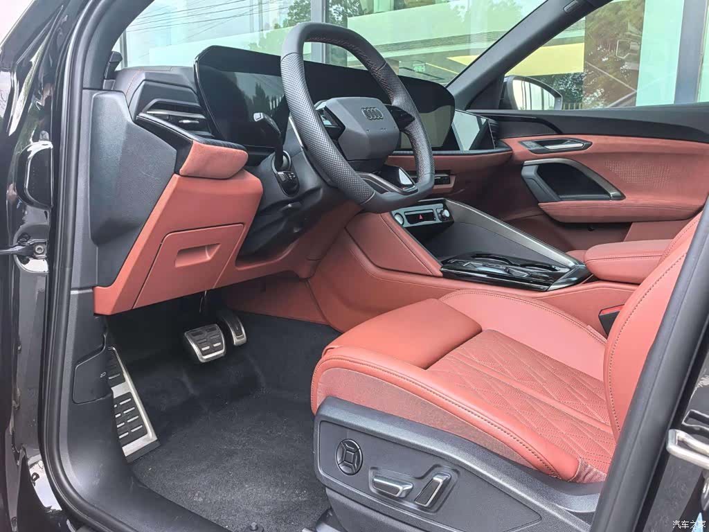 Audi Q5L, 2025 11