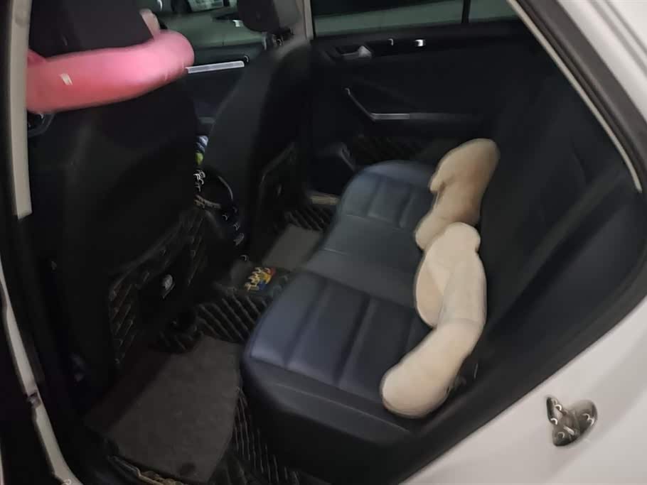 Volkswagen T-ROC exploring Songs