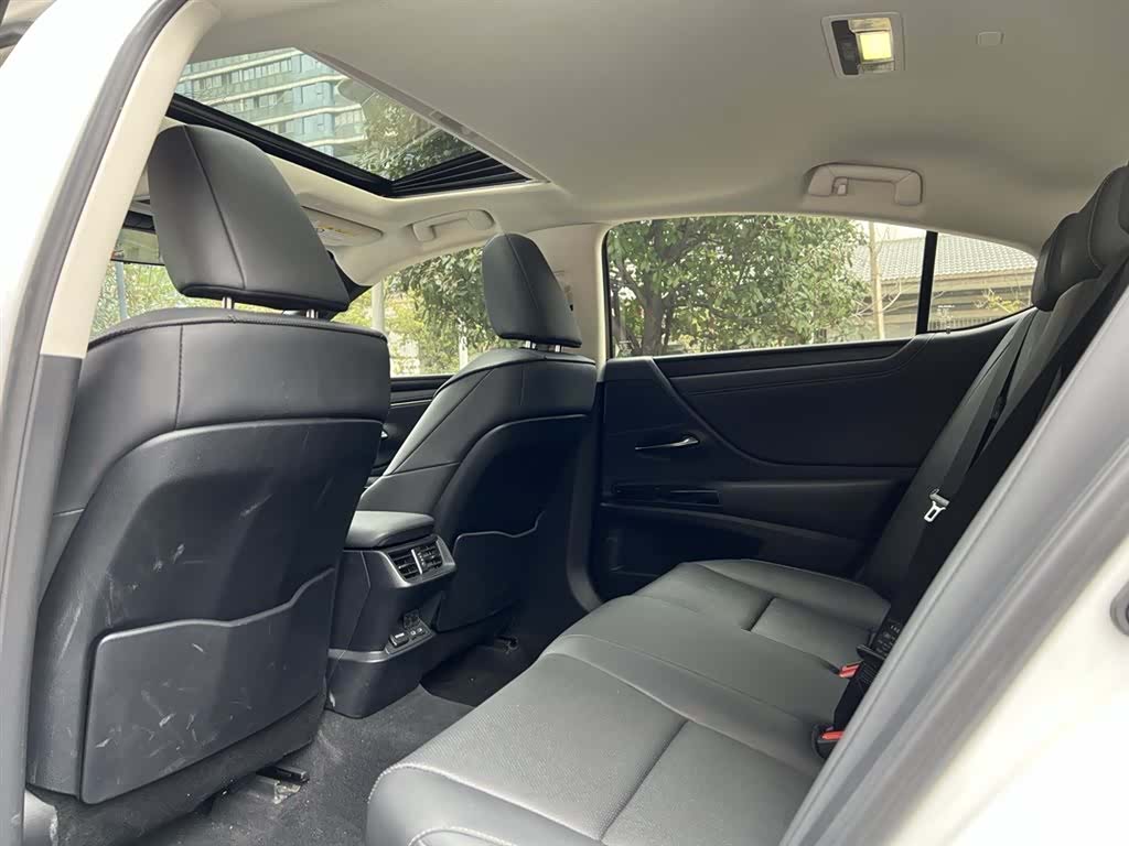 Lexus ES, 2024 9