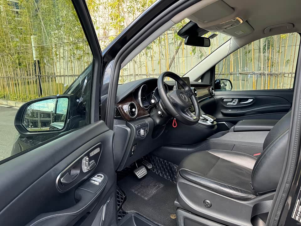 Mercedes-Benz V-class