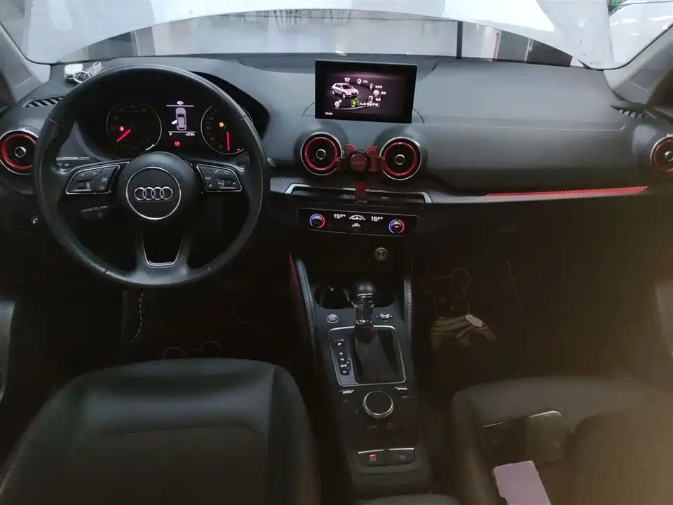 Audi Q2L