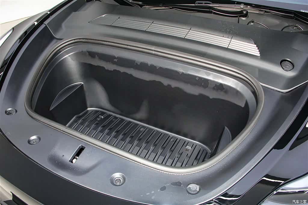 Tesla Model Y, 2024 10