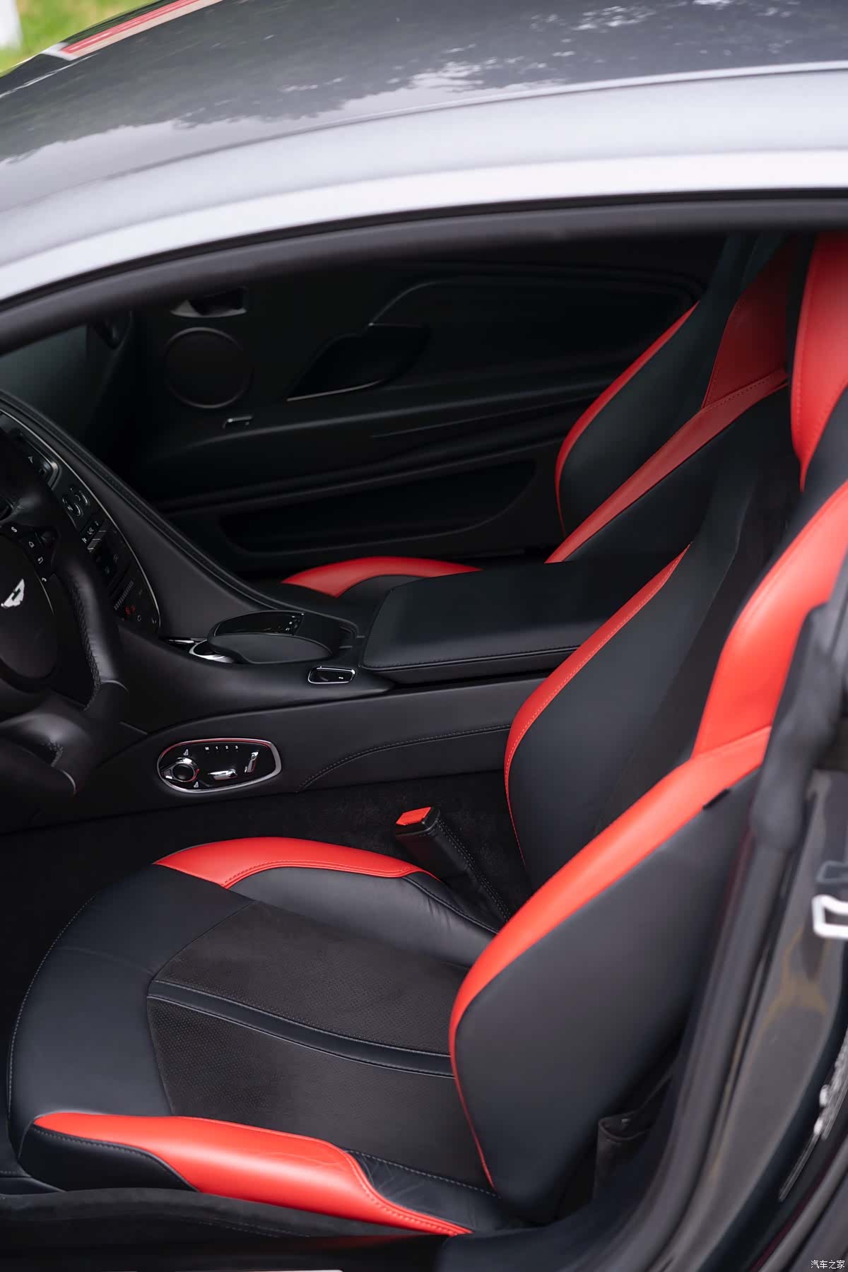 Aston Martin DB11, 2023 20