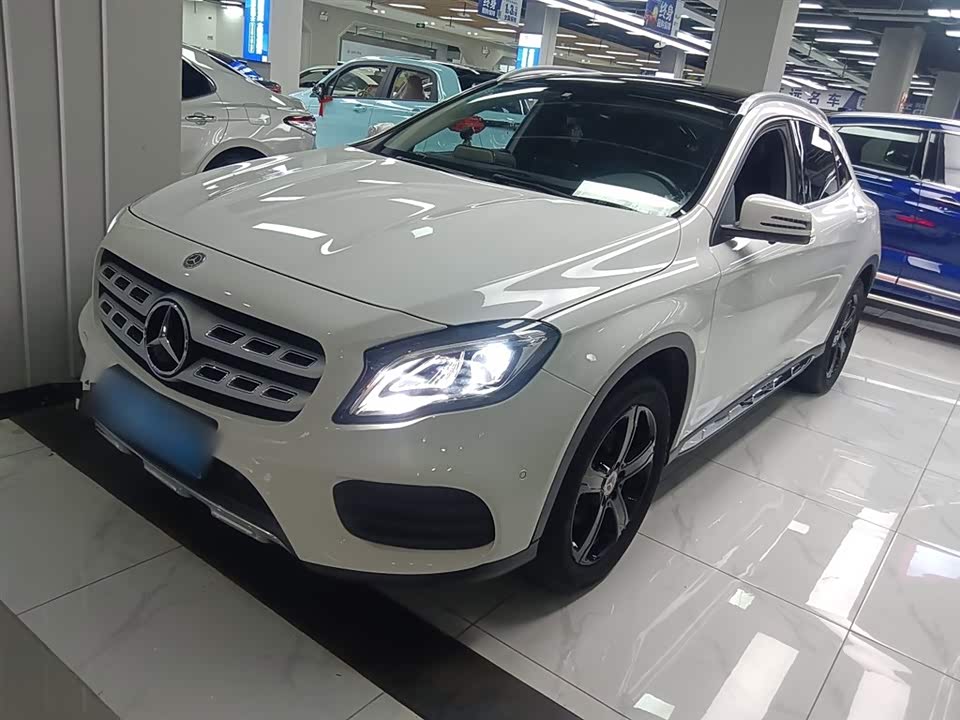 Mercedes-Benz GLA