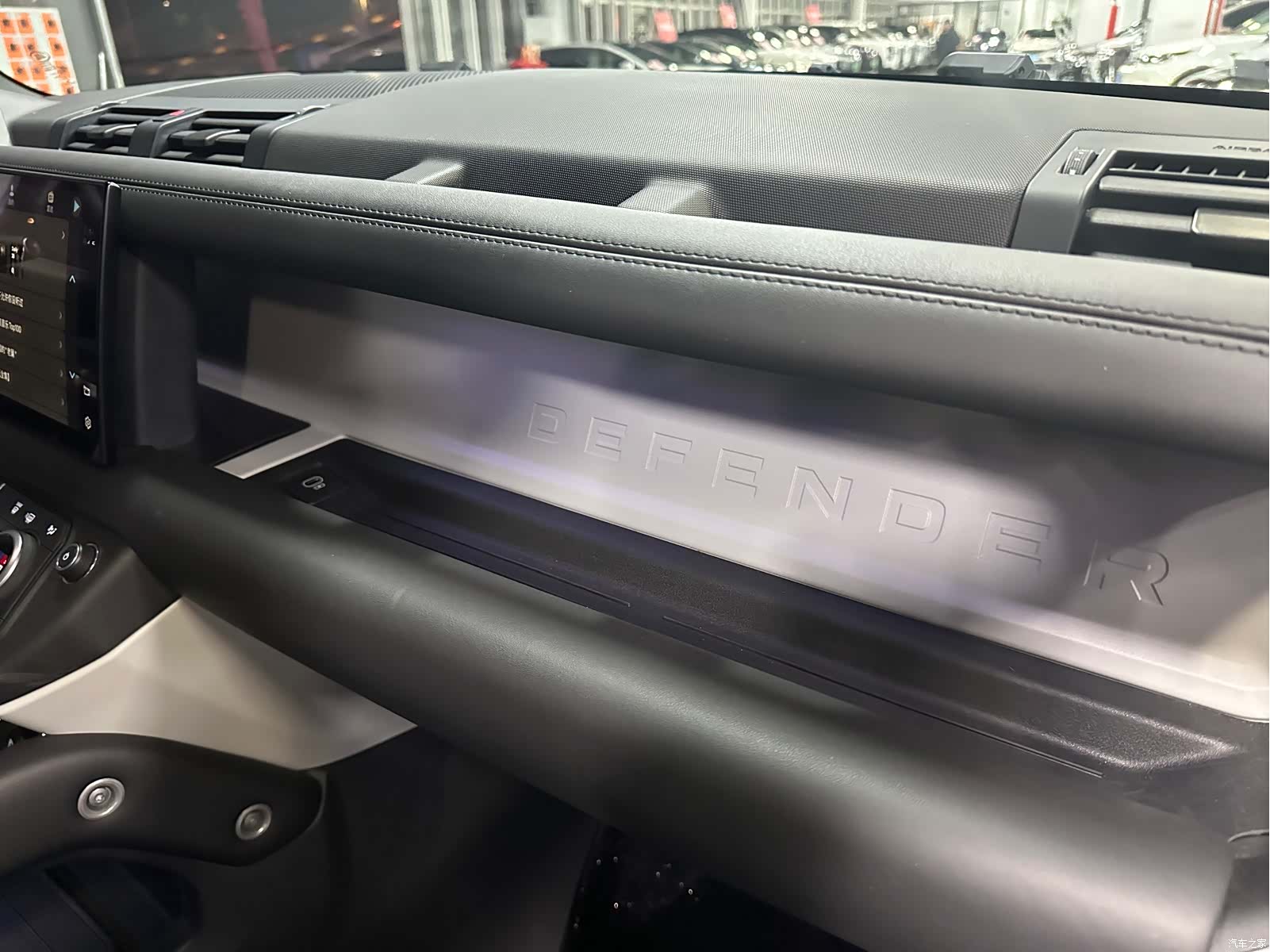 Land Rover Defender, 2023 19