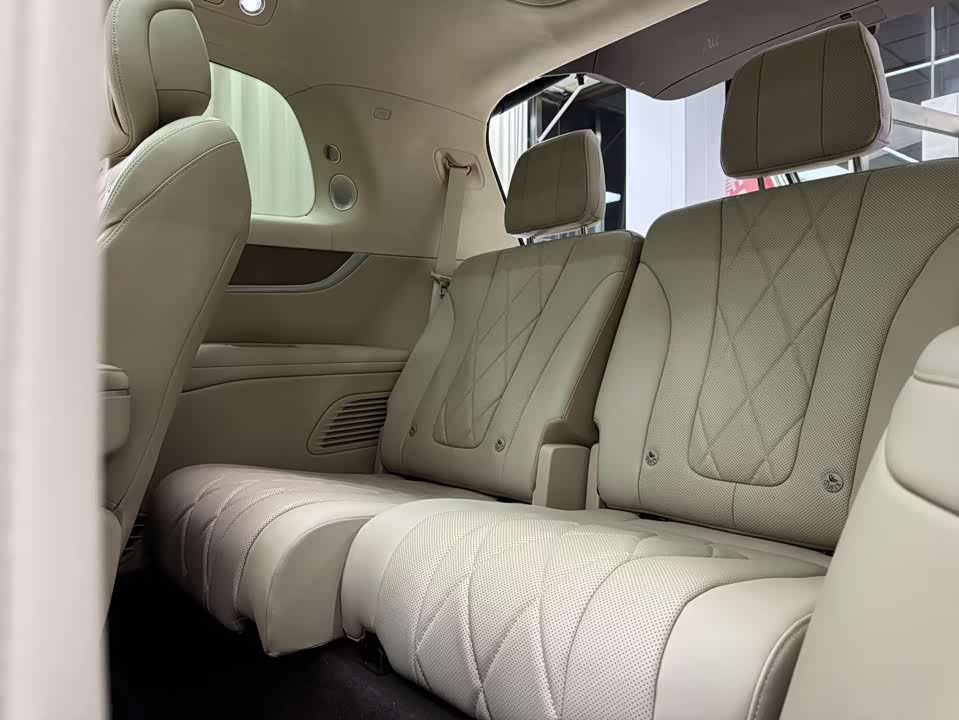 AITO Ask the world M9