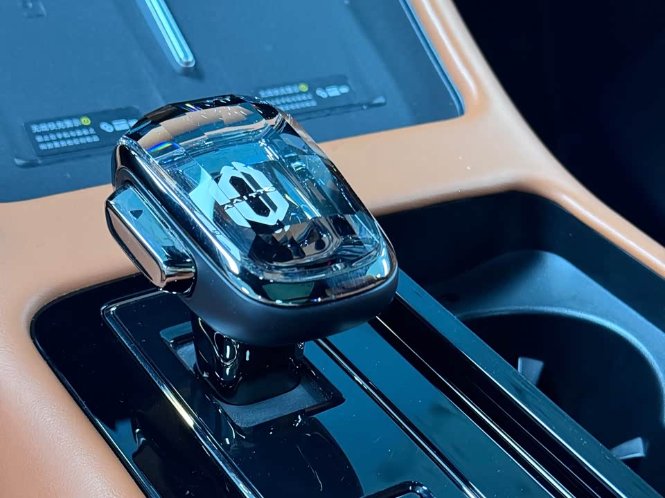 AITO Ask the world M7