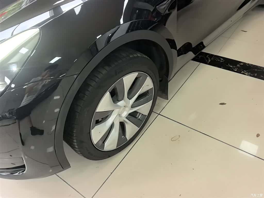 Tesla Model Y, 2023 23