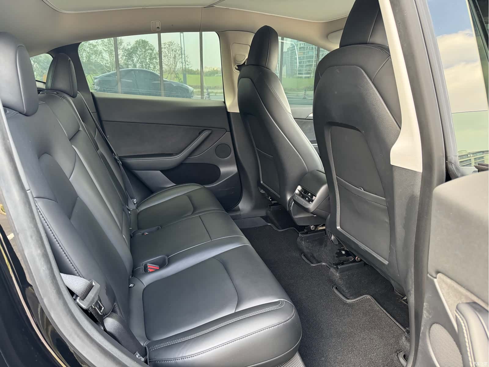 Tesla Model Y, 2021 10