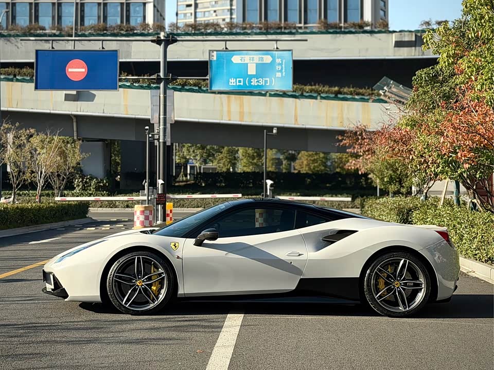 Ferrari 488