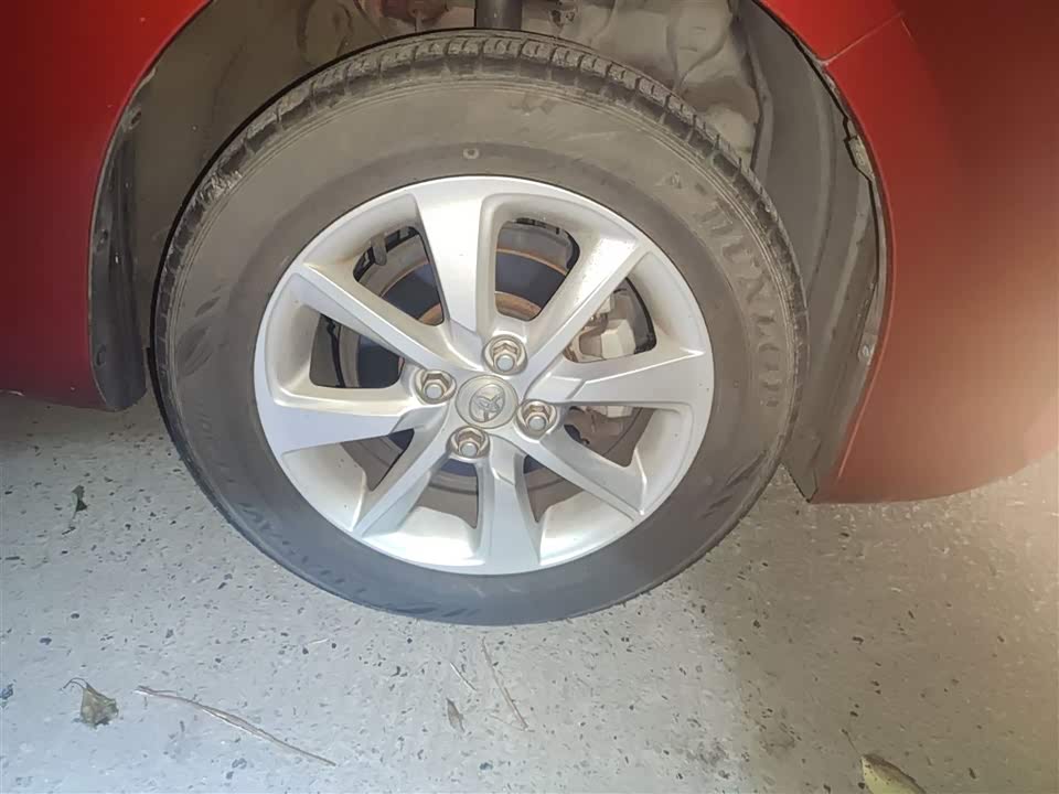 Toyota YARiS L to enjoy