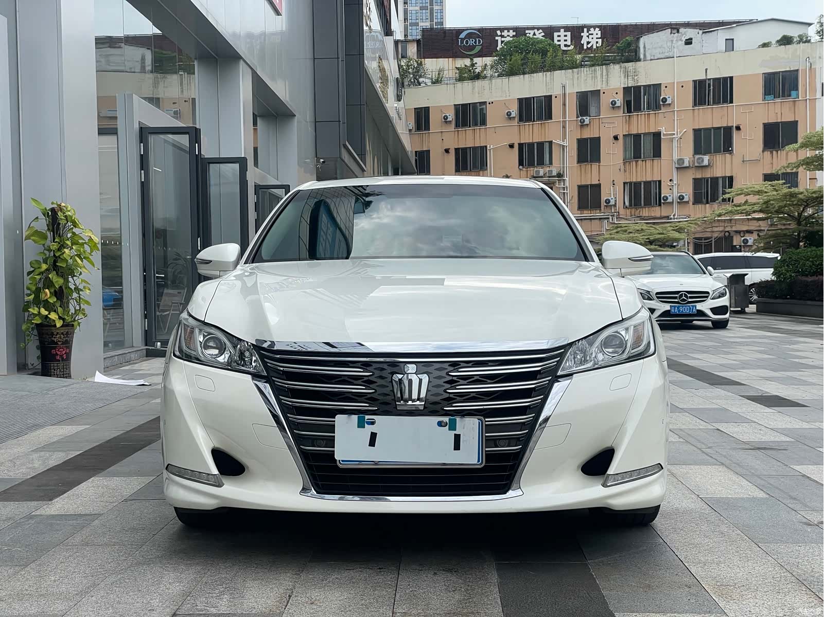 Toyota Crown, 2016 18