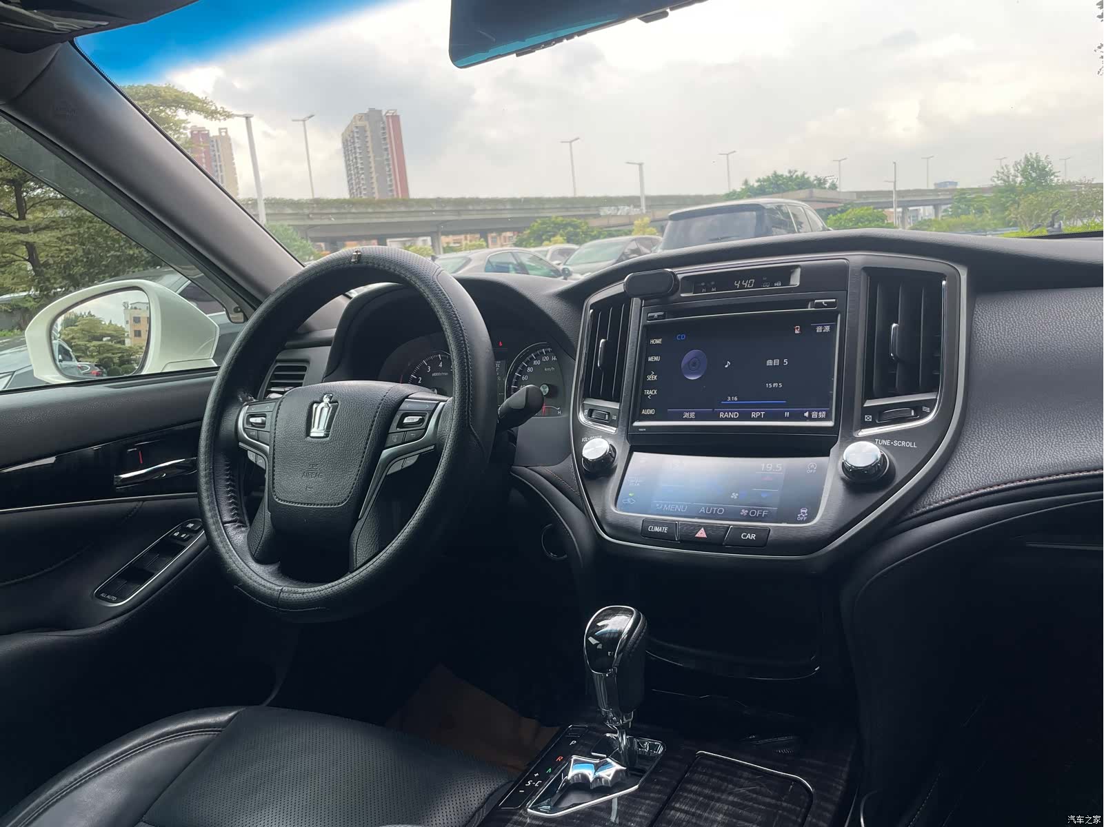 Toyota Crown, 2016 12